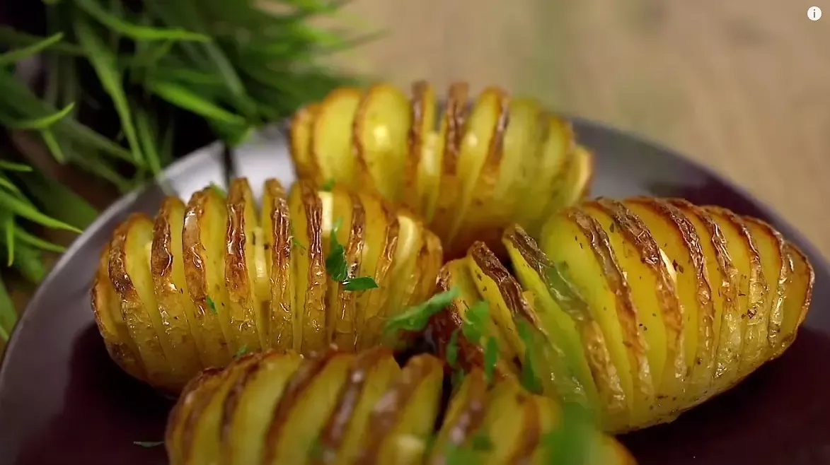 Batatas Assadas Crocantes: Simples e Irresistíveis 🥔✨