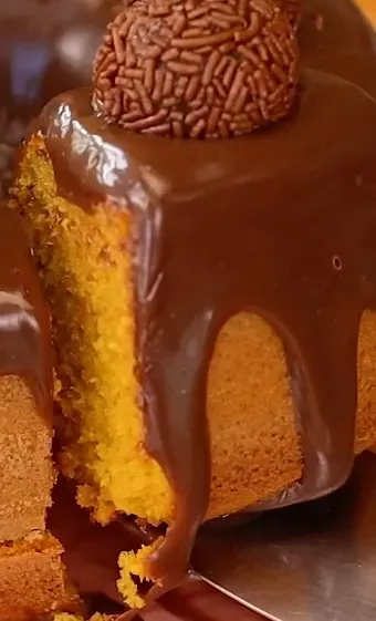 Bolo de Cenoura com Cobertura de Brigadeiro