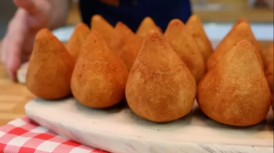 Coxinha com Massa de Batata Super Cremosa e Recheio de Frango