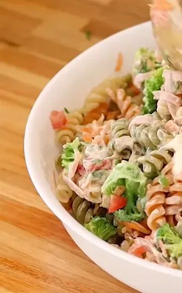 A Melhor Salada de Macarrão para o Seu Natal – Super Cremosa e Fácil de Fazer