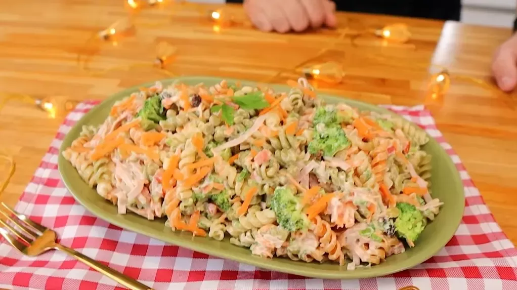 A Melhor Salada de Macarrão para o Seu Natal