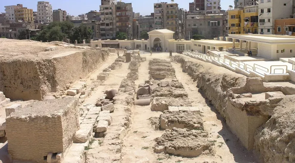 A Biblioteca de Alexandria – O Maior Centro de Conhecimento da Antiguidade Queimado para Sempre