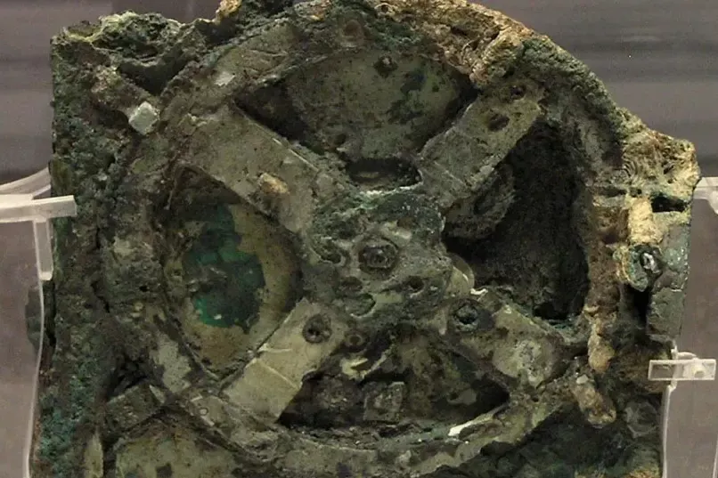 O Mecanismo de Antikythera: O Computador Analógico de 2.000 Anos